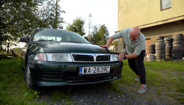 Ochroń auto przed gradem i przywróć lampom błysk!